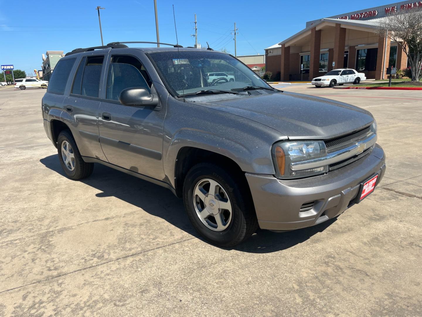 2005 GRAY /gray Chevrolet TrailBlazer LS 2WD (1GNDS13S052) with an 4.2L L6 DOHC 24V engine, 4-Speed Automatic Overdrive transmission, located at 14700 Tomball Parkway 249, Houston, TX, 77086, (281) 444-2200, 29.928619, -95.504074 - Photo#0